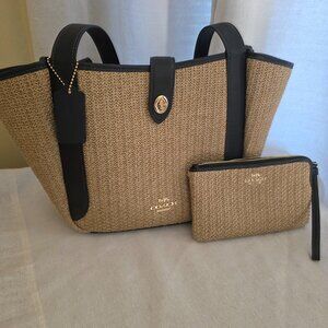 Coach Hadley Turnlock Tote Bag  & Large Corner Zip Wristlet set